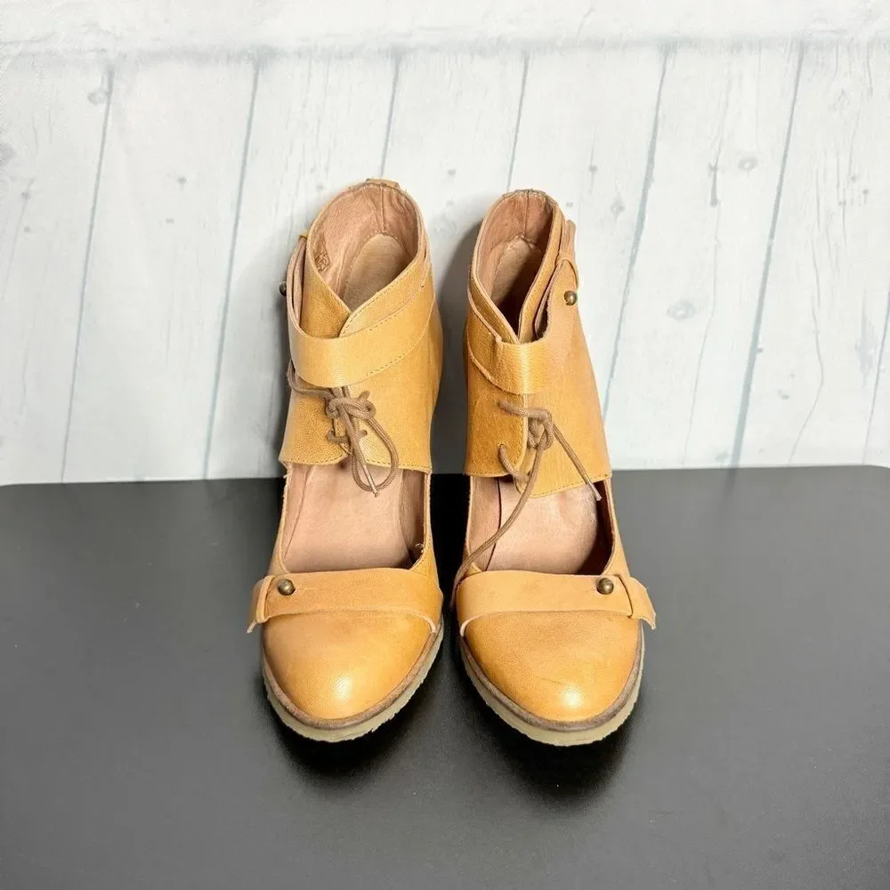 Lucky Penny Tan Leather Lace-Up Cutout Wedge Ankle Shooties Size 39 New Anthro